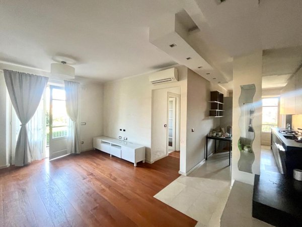 appartamento in vendita a Massa in zona Marina di Massa