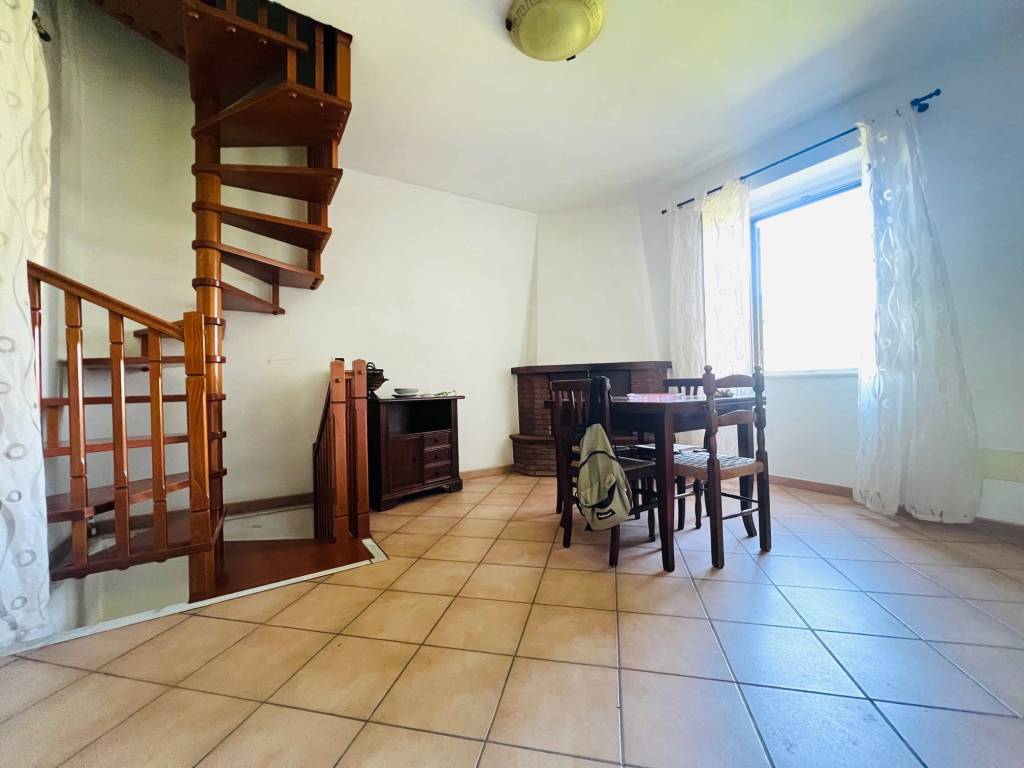 casa indipendente in vendita a Massa in zona Altagnana