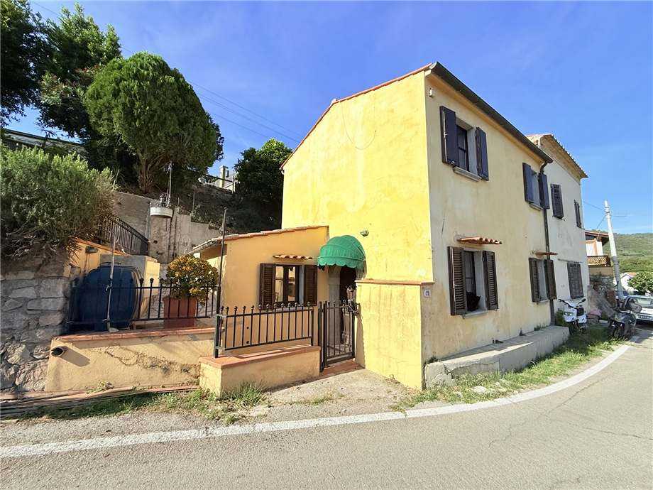 casa indipendente in vendita a Massa