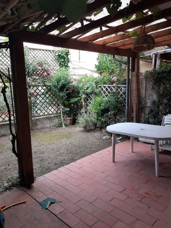 casa indipendente in vendita a Massa in zona Marina dei Ronchi