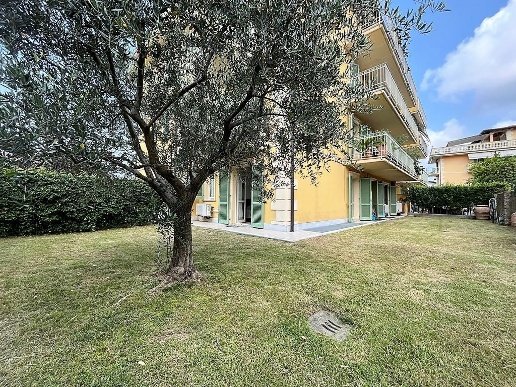 appartamento in vendita a Massa in zona Centro Storico