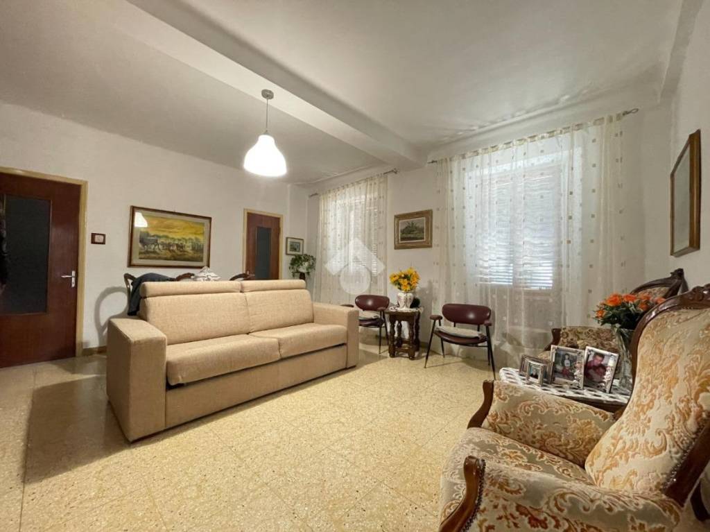 casa indipendente in vendita a Massa in zona Antona