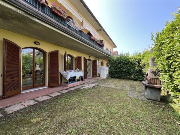 appartamento in vendita a Massa in zona Marina di Massa