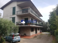 casa indipendente in vendita a Massa