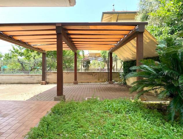 casa indipendente in vendita a Massa
