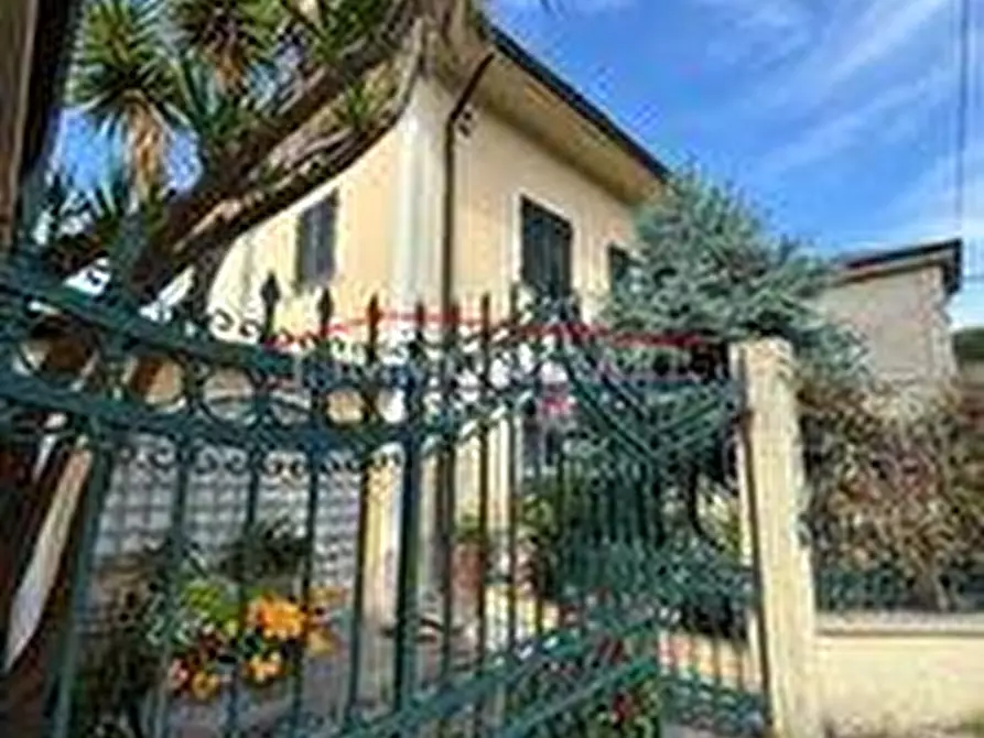 casa indipendente in vendita a Massa in zona Quercioli