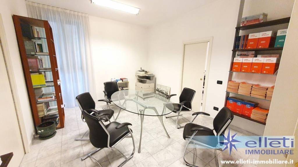ufficio in vendita a Massa in zona Centro Storico