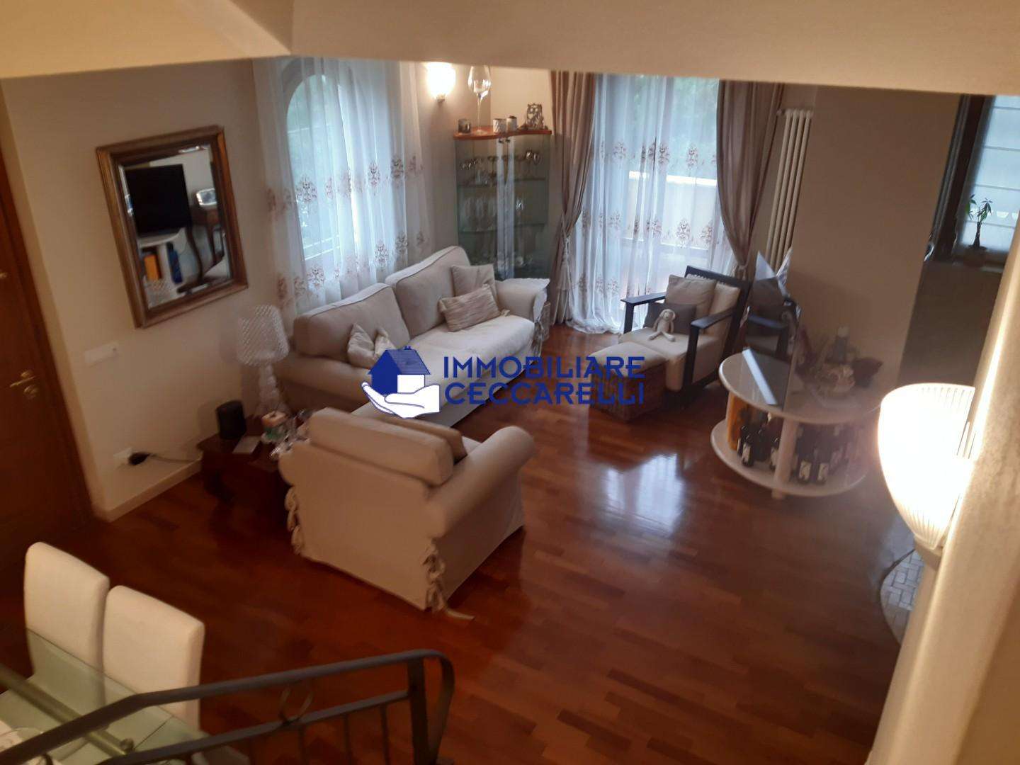 appartamento in vendita a Massa in zona Marina dei Ronchi