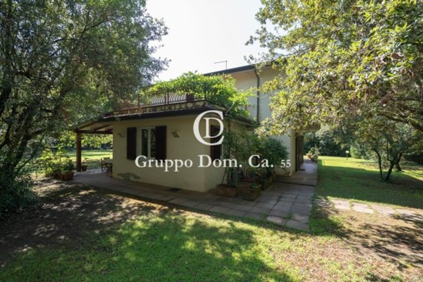 casa indipendente in vendita a Massa in zona Poveromo