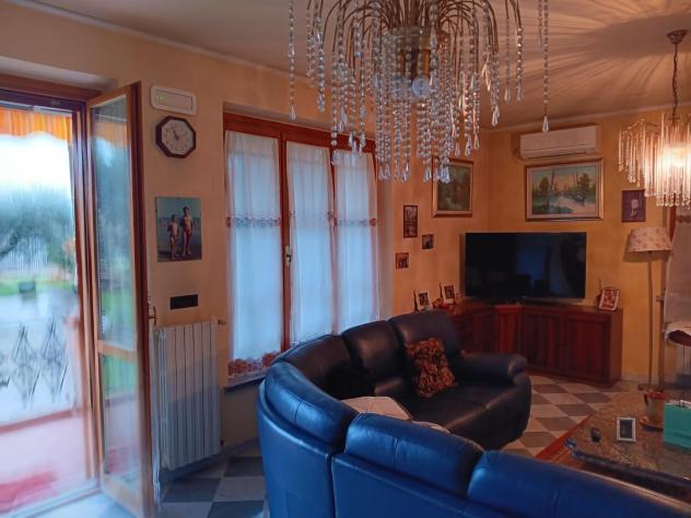 casa indipendente in vendita a Massa in zona Quercioli