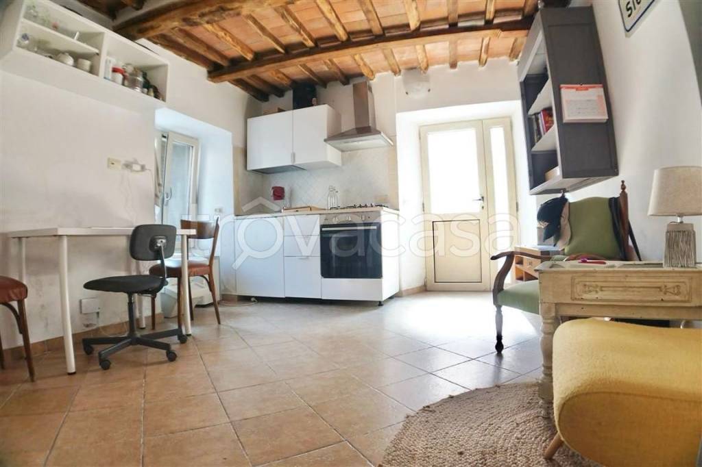 appartamento in vendita a Massa in zona Centro Storico