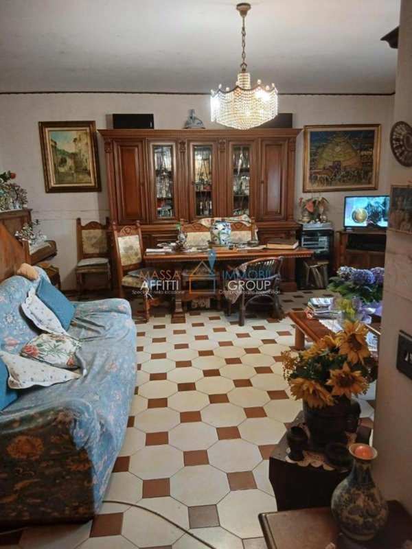 appartamento in vendita a Massa in zona Centro Storico