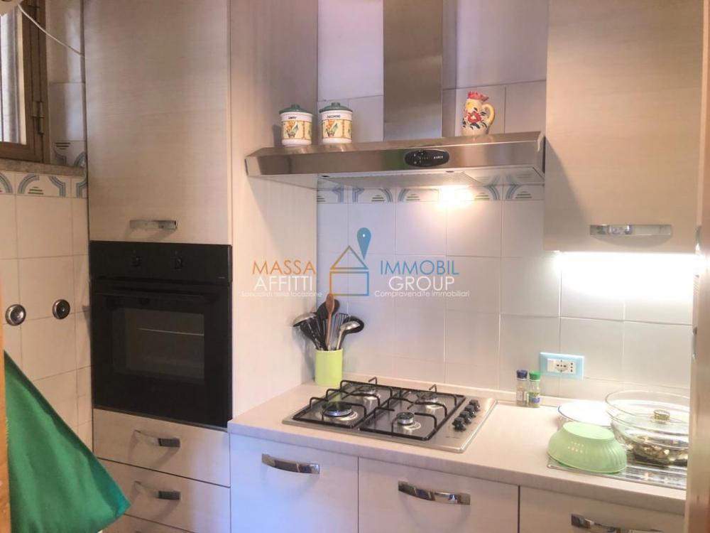appartamento in vendita a Massa in zona Marina di Massa