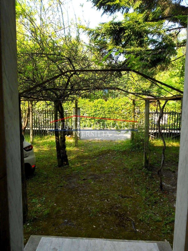 casa indipendente in vendita a Massa in zona Marina di Massa