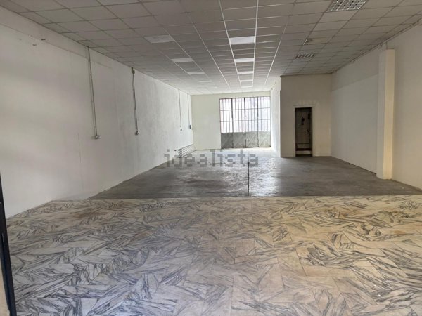 negozio in vendita a Massa in zona Centro Storico