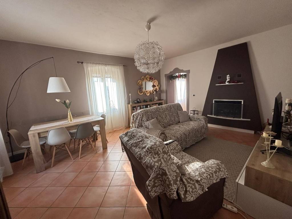 appartamento in vendita a Massa in zona Centro Storico