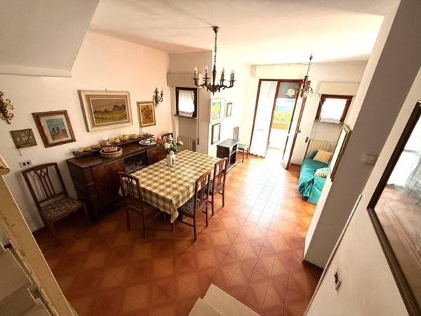 casa indipendente in vendita a Massa in zona Marina di Massa