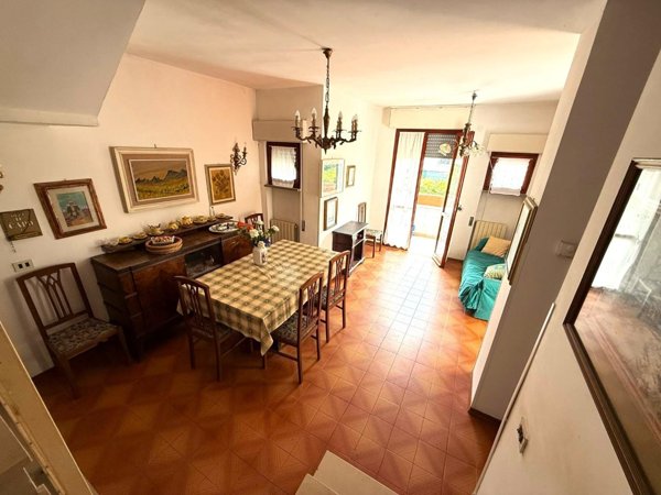casa indipendente in vendita a Massa in zona Marina di Massa