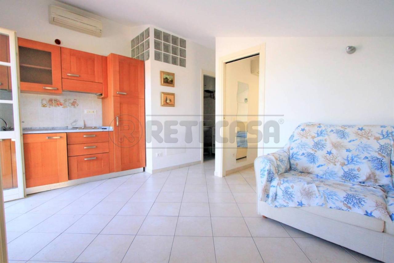 appartamento in vendita a Massa in zona Marina di Massa