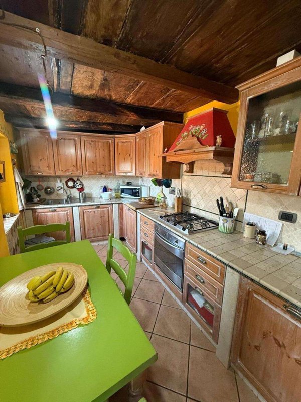 intera palazzina in vendita a Massa in zona Altagnana