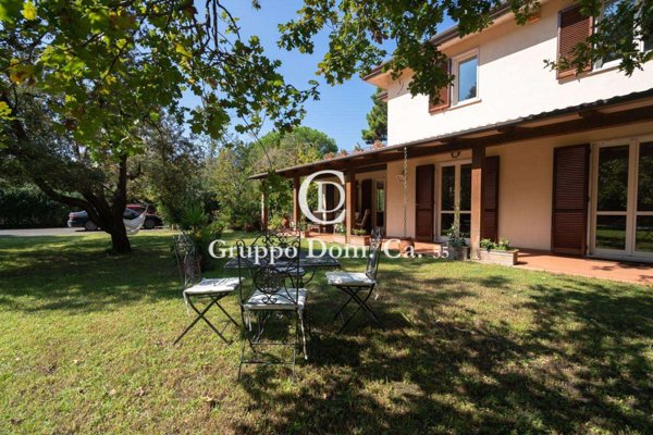 casa indipendente in vendita a Massa in zona Poveromo