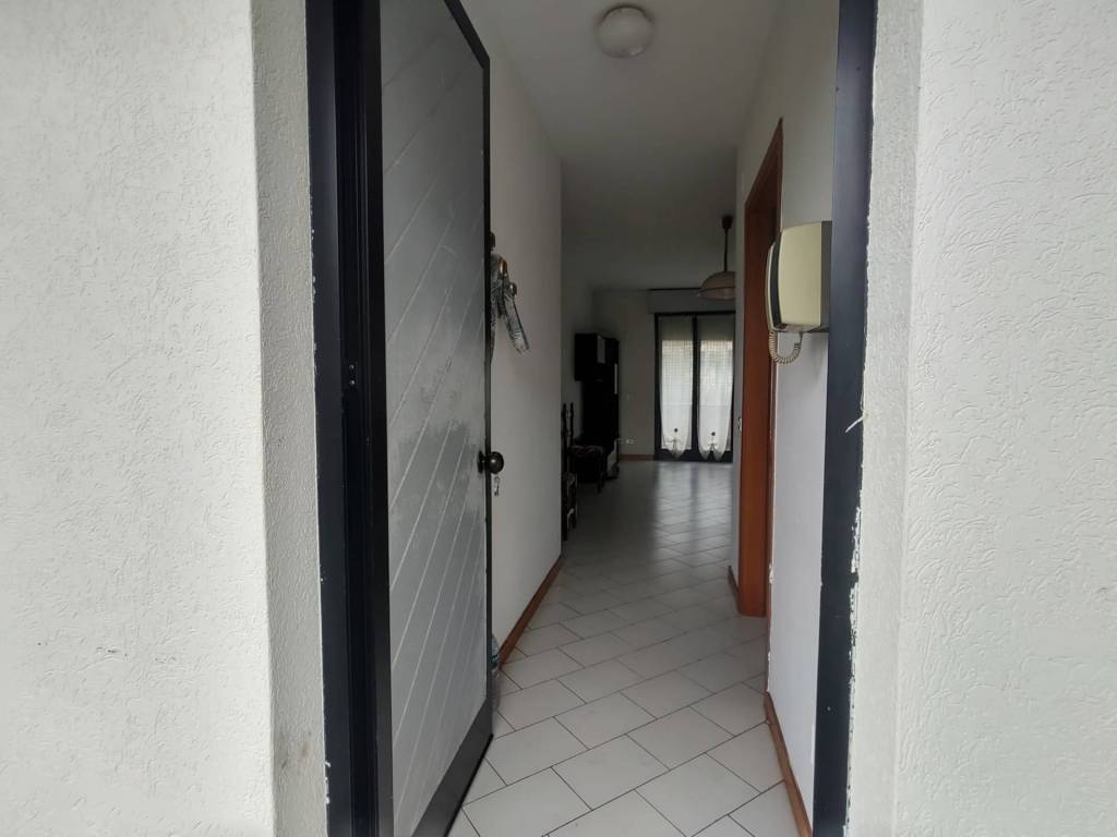 appartamento in vendita a Massa in zona Marina dei Ronchi