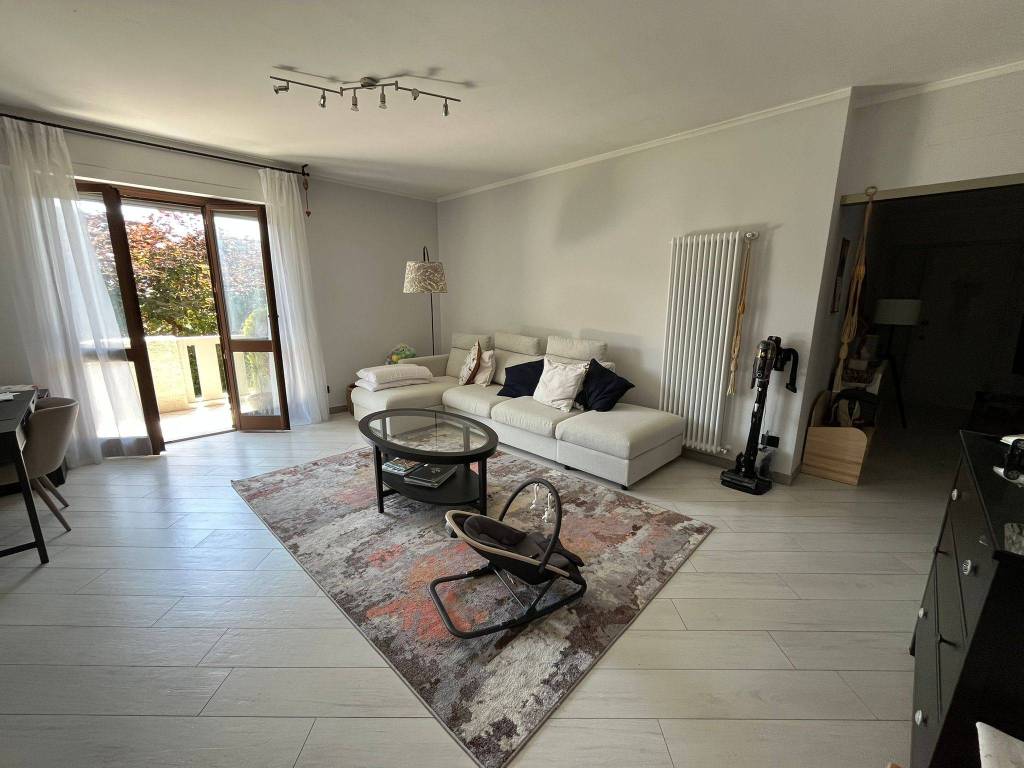 appartamento in vendita a Massa in zona Marina di Massa