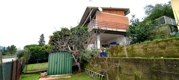 casa indipendente in vendita a Massa in zona Centro Storico