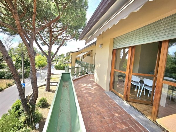 appartamento in vendita a Massa in zona Marina dei Ronchi
