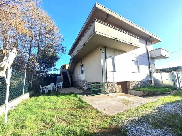 casa indipendente in vendita a Massa in zona Marina di Massa