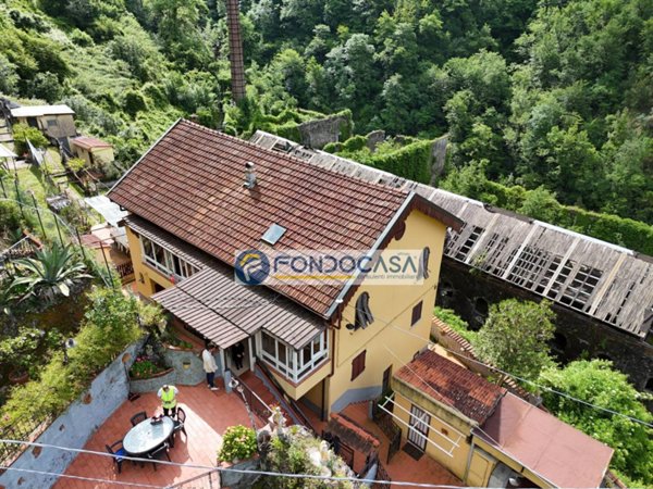 casa indipendente in vendita a Massa in zona Centro Storico