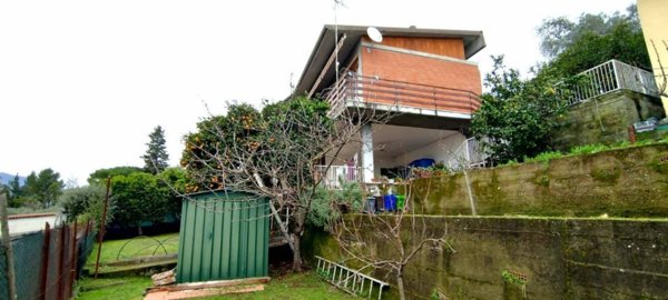 casa indipendente in vendita a Massa in zona Centro Storico