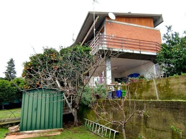 casa indipendente in vendita a Massa in zona Centro Storico