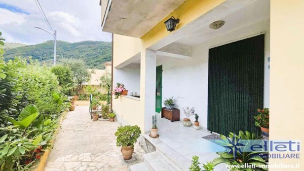 casa indipendente in vendita a Massa in zona Mirteto