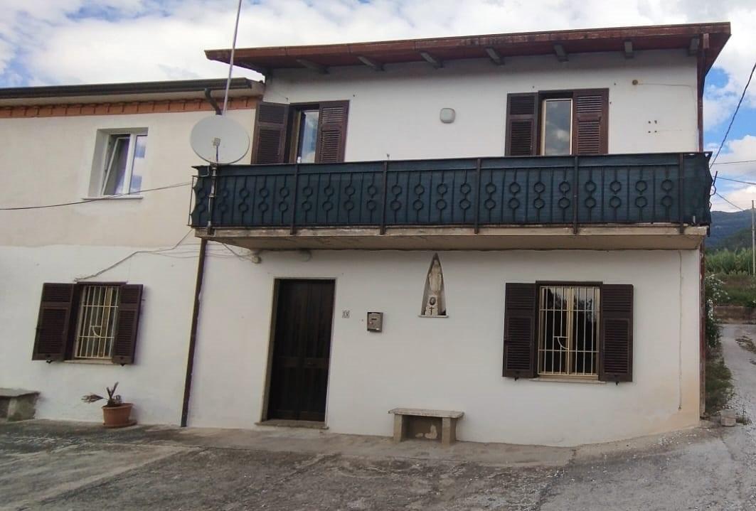 casa semindipendente in vendita a Massa