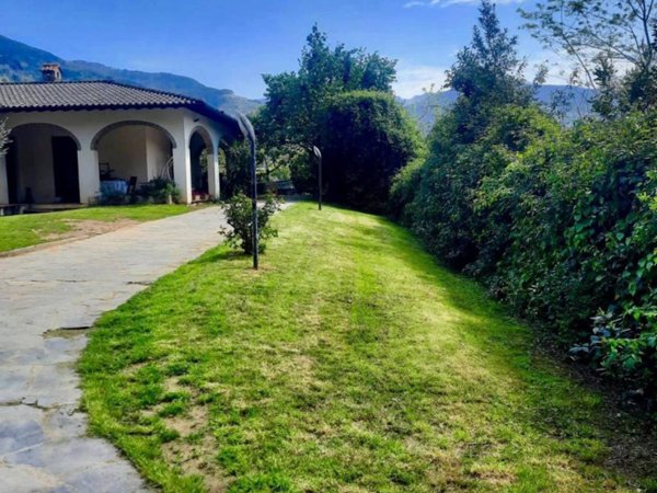 casa indipendente in vendita a Massa in zona Romagnano