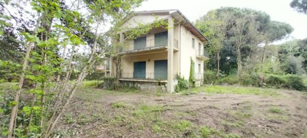 casa indipendente in vendita a Massa in zona Marina dei Ronchi