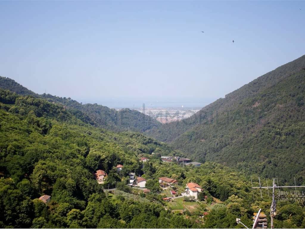 appartamento in vendita a Massa in zona Antona