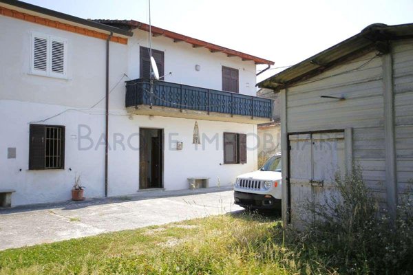 appartamento in vendita a Massa in zona Marina di Massa