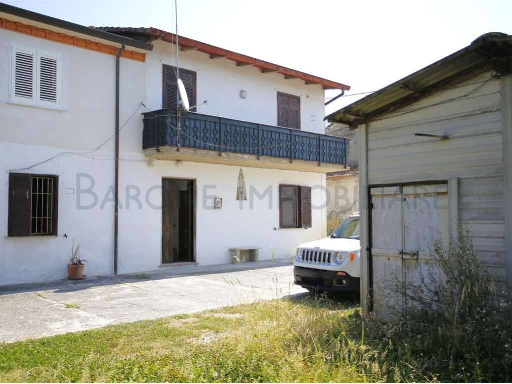 appartamento in vendita a Massa in zona Marina di Massa