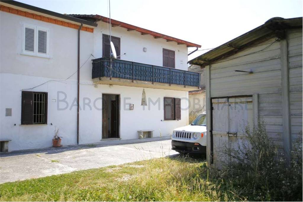 appartamento in vendita a Massa in zona Marina di Massa