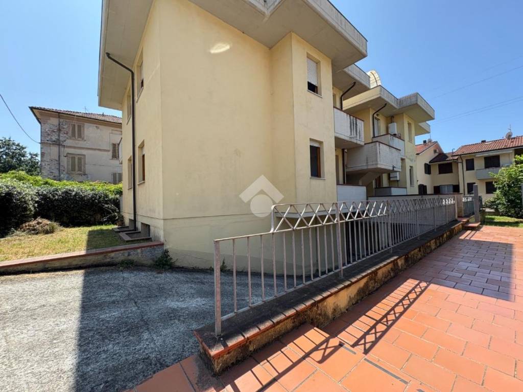 appartamento in vendita a Massa in zona Quercioli