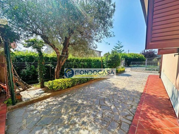 casa indipendente in vendita a Massa in zona Romagnano