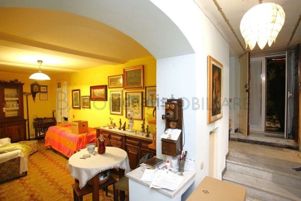 casa semindipendente in vendita a Massa in zona Centro Storico