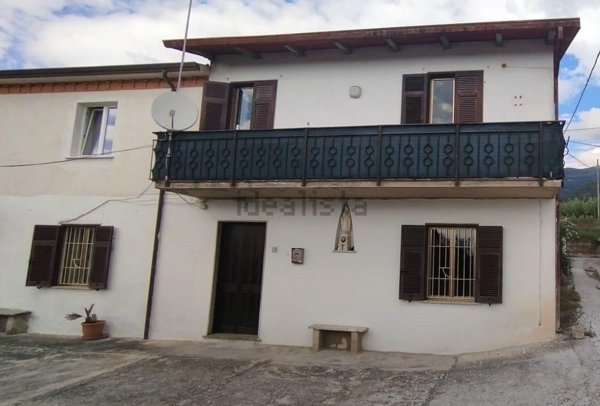 casa semindipendente in vendita a Massa