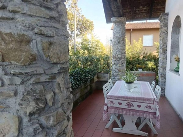 casa indipendente in vendita a Massa in zona Poveromo