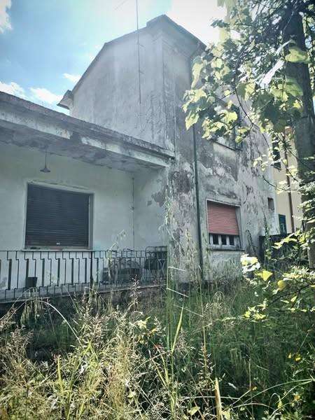 casa semindipendente in vendita a Massa