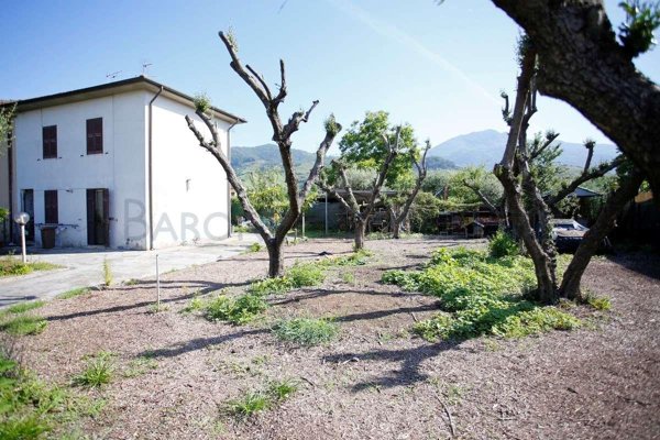 casa indipendente in vendita a Massa in zona Romagnano
