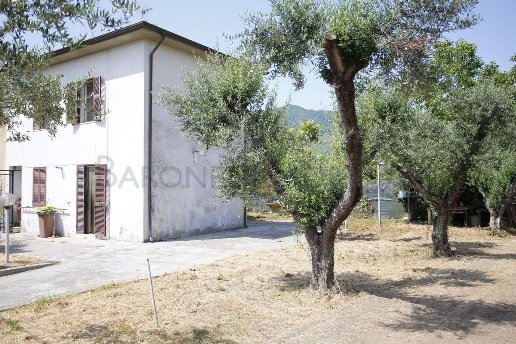 casa indipendente in vendita a Massa in zona Romagnano
