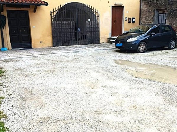 appartamento in vendita a Massa in zona Mirteto